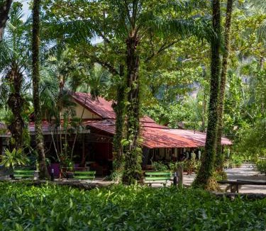 Ban Thalane Resort | Bananas Resort & Restaurant