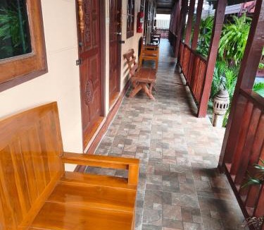 Mueang Kao Hostel | Old City Guest House
