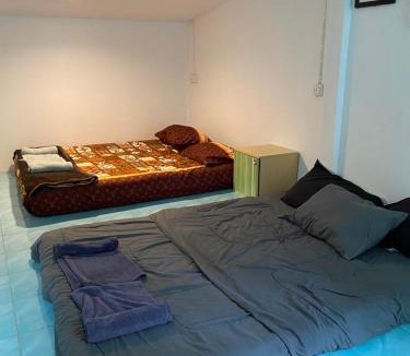 Khao Phanom Apartment | บ้านเพื่อนโฮมสเตย์ เขาพนม Friend House Homestay