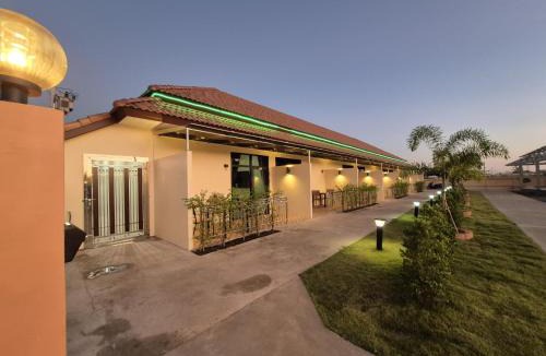 Phen Apartment | Thani Resort