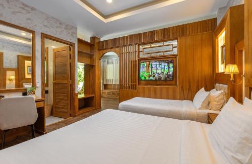 Ban Bo Han Resort | Naiyang Park Resort - Beachfront Escape