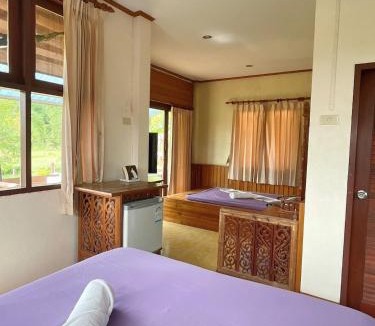 Makham Tia Hotel | MJ Gargen View เรือนหลวงรีสอร์ท