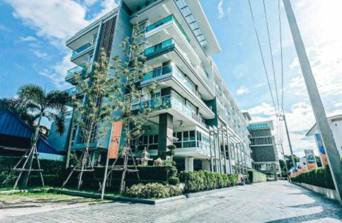Saen Suk Apartment | Sweet Seaview flr6 with toproop pool flr7 at The BluX Bangsaen