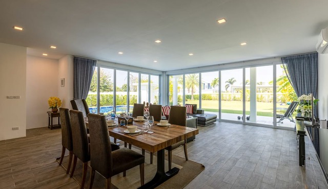 Modern 3 bedroom Pool Villa PG19