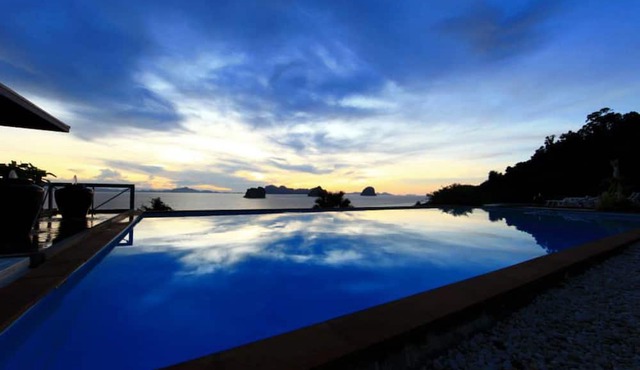Koh Ngai Cliff Beach Resort