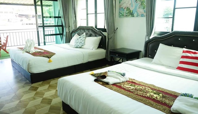 Chaiyai River Front Hotel