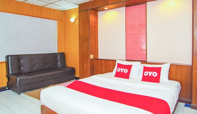 OYO 534 Phasuk Hotel