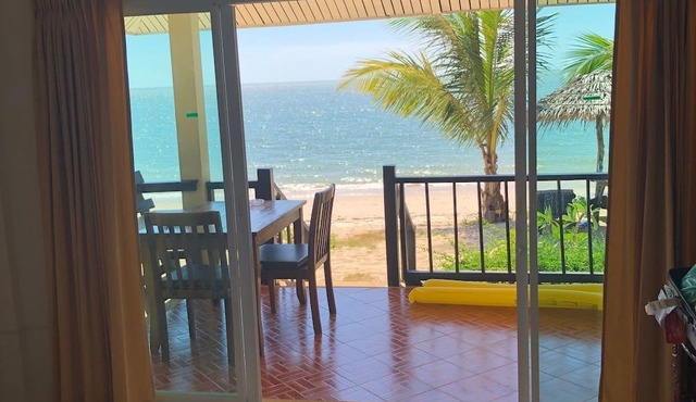 Pranee Beach Bungalows