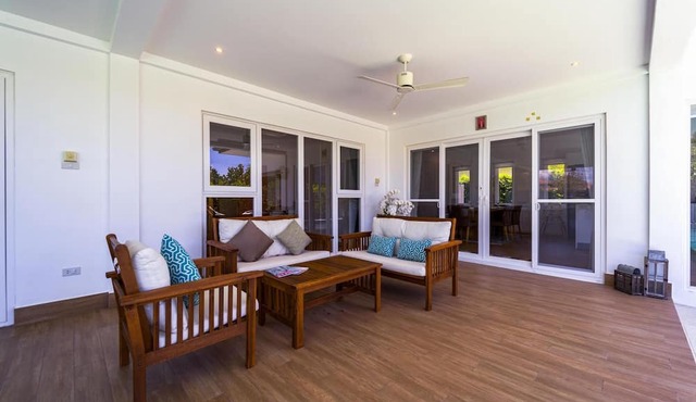 TropicalFamilyVilla w Pool&Garden ML103