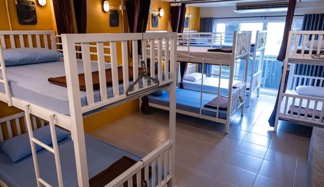 Krabi Freedom Hostel And Bar