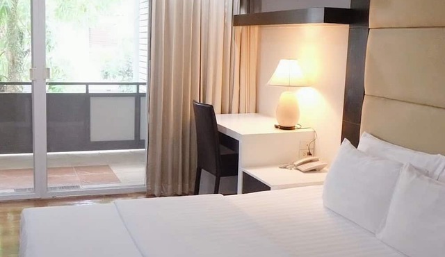 Eastpana 304(R1) Executive Residence