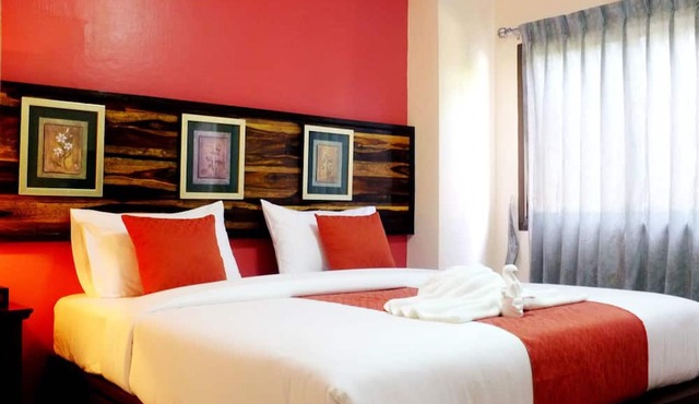 The best 3-star hotel in Bang Saphan located right next to Mae Ram Phueng Beach