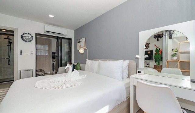 Modern Condo with Pool View D Condo Phuket C175