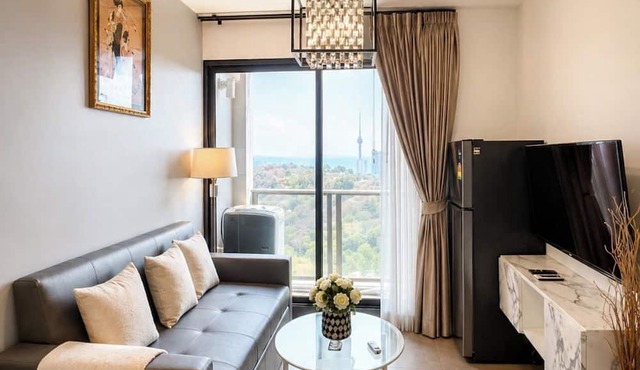 Seaview High Floor 2 BR Condo Near Walking Street