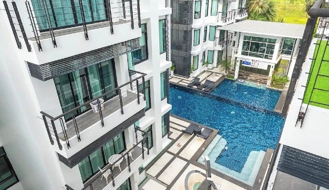 4BR Pool Retreat Quiet Living kamala regent c205