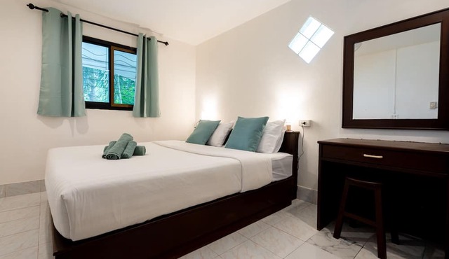 Lanta School Beach Resort