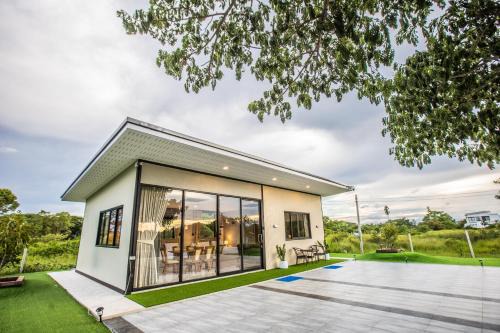 The Green Space - Private Garden Suit