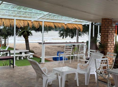 The retreat Beach
