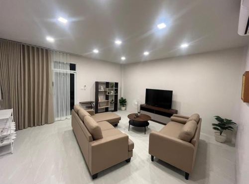 ApoHouse36 Minimalist townhome near Phuket Old Town