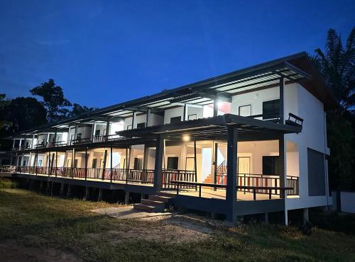 บ้านร่มไทร Ban Romsai Nadoem Suratthani