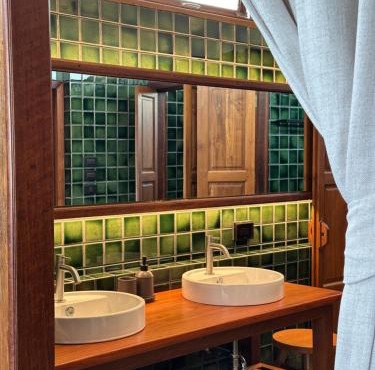 rongmai mahachai cafe and stay
